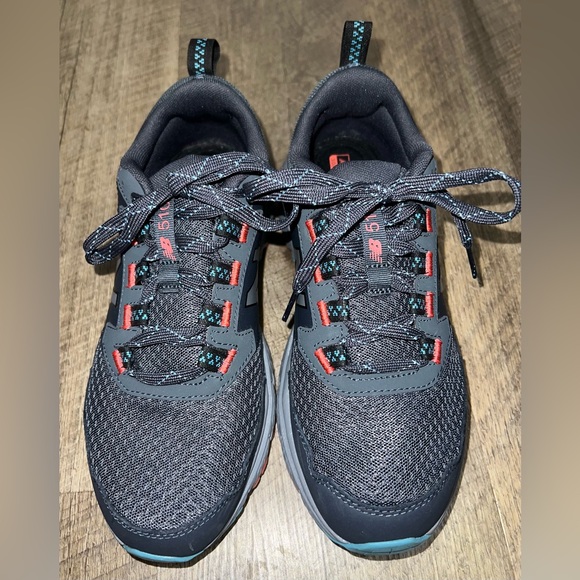 New Balance Terrain Tennis Shoe - Picture 2 of 6